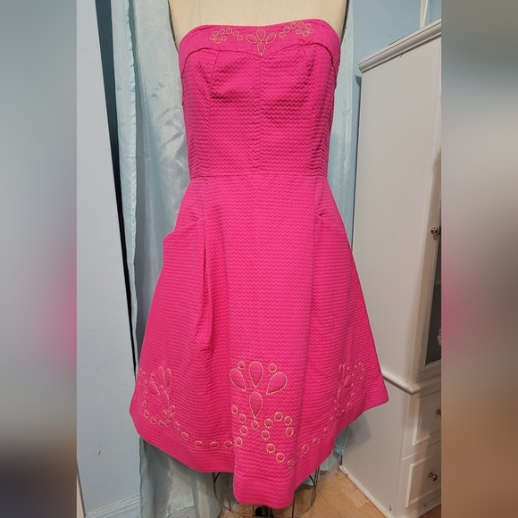 Embroidered cotton piqué dress. - Picture 2 of 9